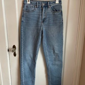 American Eagle mom jean